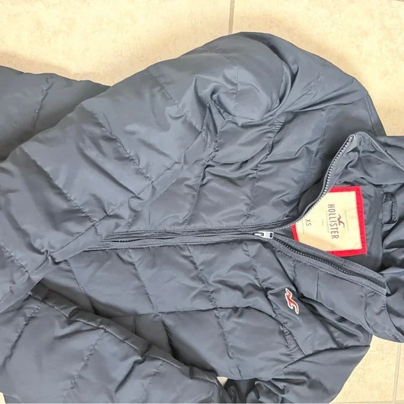 2 Jackets Down Abercrombie & Fitch and Hollister  Girls Puffer Down Vest. XS - Picture 7 of 10